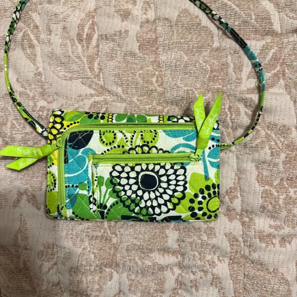 Vera Bradley All In One Crossbody bag - RETIRED: Limes Up pattern - NEW - Picture 8 of 9